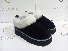 Товар 1554 НОВИНКА/ Уггі. Виробник UGG. 166 sihah suet. Колір чорний.